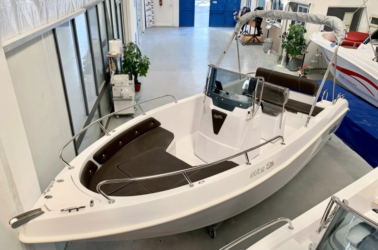Salento Elite 19 S, cockpit ouvert et console