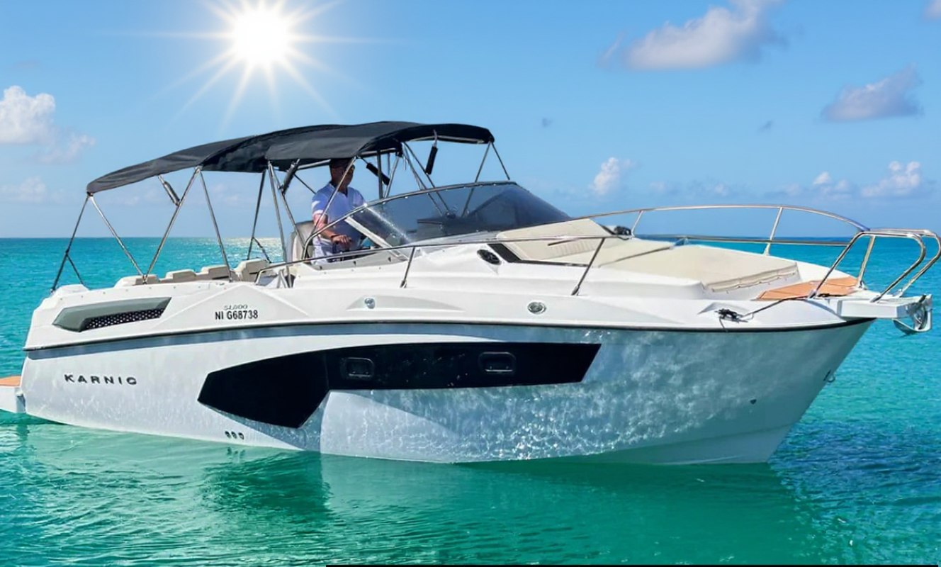 Karnic SL800 - bateau à moteur