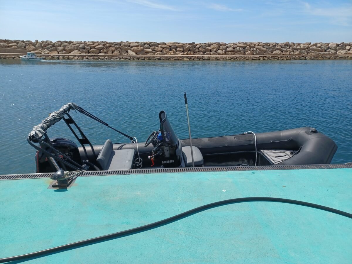 Semi-rigide VALIANT VG-570 PVC Grey – 2006 – Moteur Mercury 100 cv