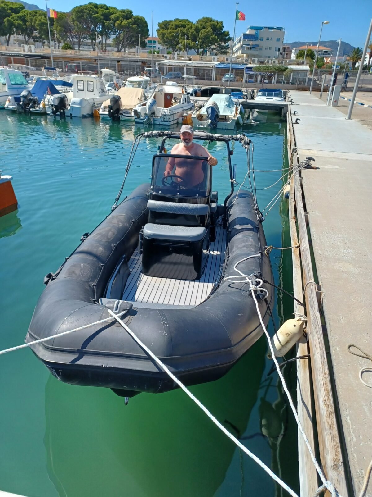 Semi-rigide VALIANT VG-570 PVC Grey – 2006 – Moteur Mercury 100 cv