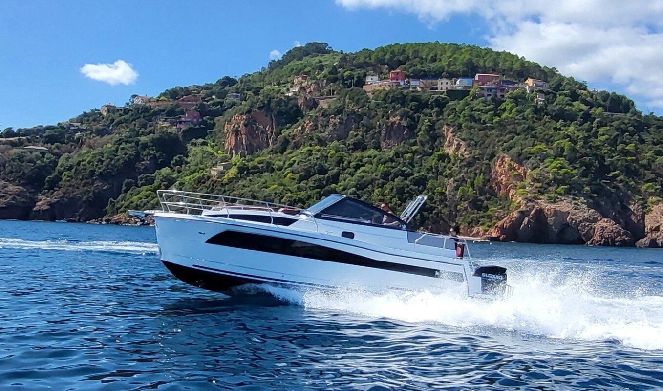 Nautic Yacht 990 Open Expo en navigation cotiere