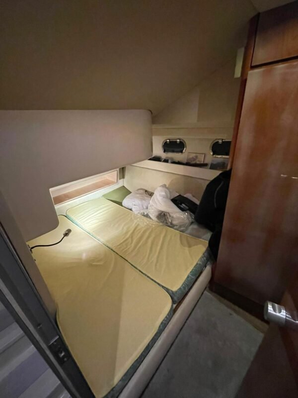 Azimut 43 Fly deux moteurs Caterpillar 3208 de 435 ch turbo, affichant 1 200 heures – Image 11