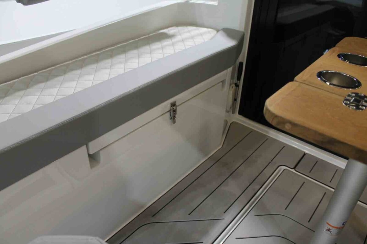 Nautic Yacht 880 Open, solarium arriere XXL