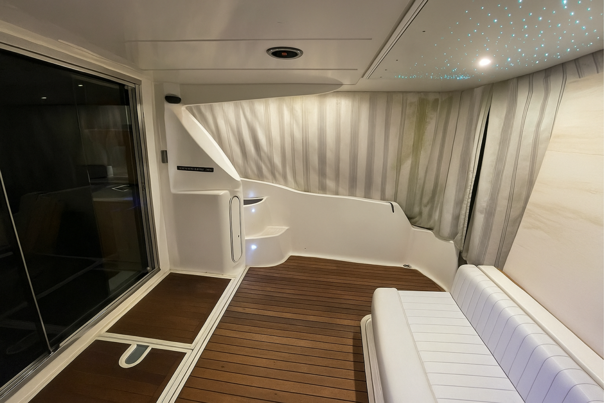 image0 (1) Azimut 43 Fly deux moteurs Caterpillar 3208 de 435 ch turbo, affichant 1 200 heures