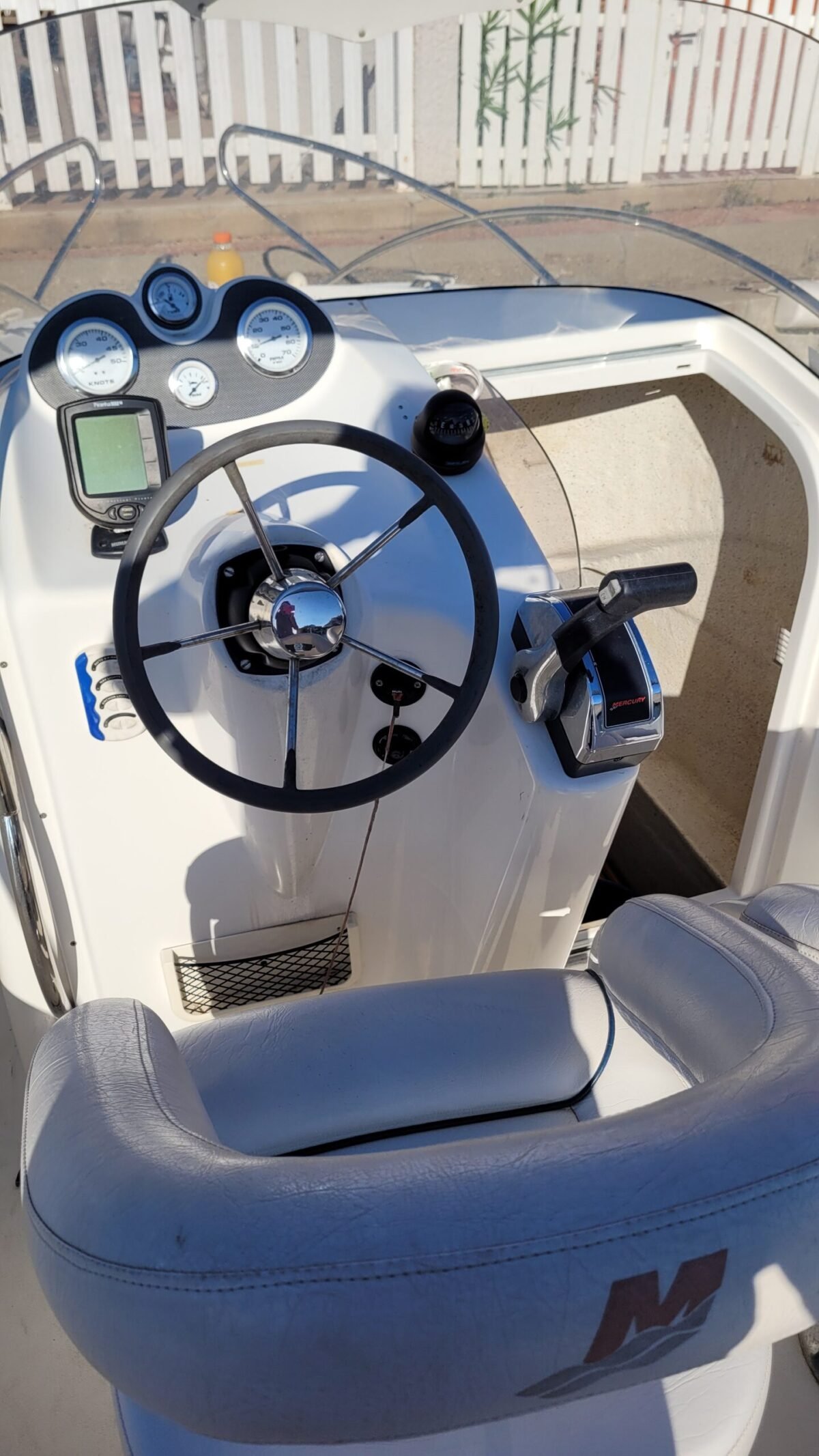 1000009967 Quicksilver Commander 555 Année 2005