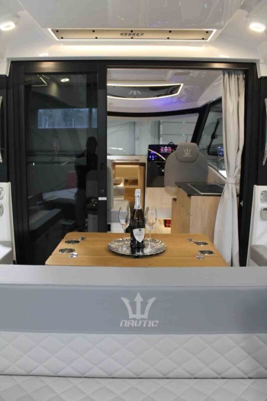 Nautic Yacht 880 Weekender, cabine interieure