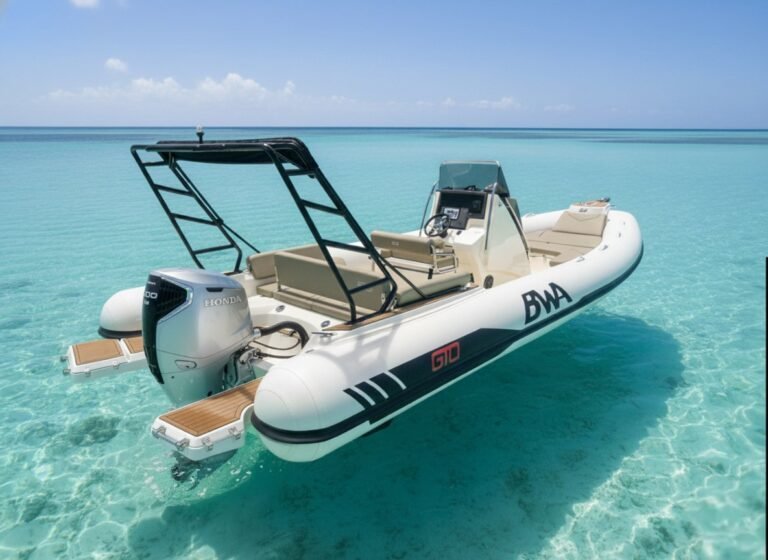 BWA GTO 278 au mouillage dans une eau turquoise
