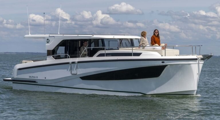 Delphia 10 Sedan, sedan cruiser nordique en navigation