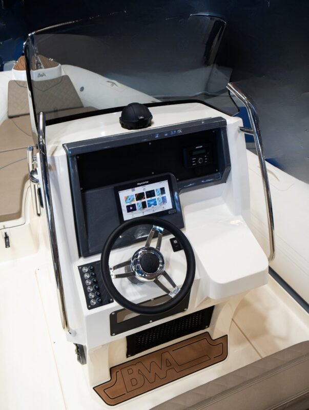 BWA GTO 278, console de pilotage et tableau de bord