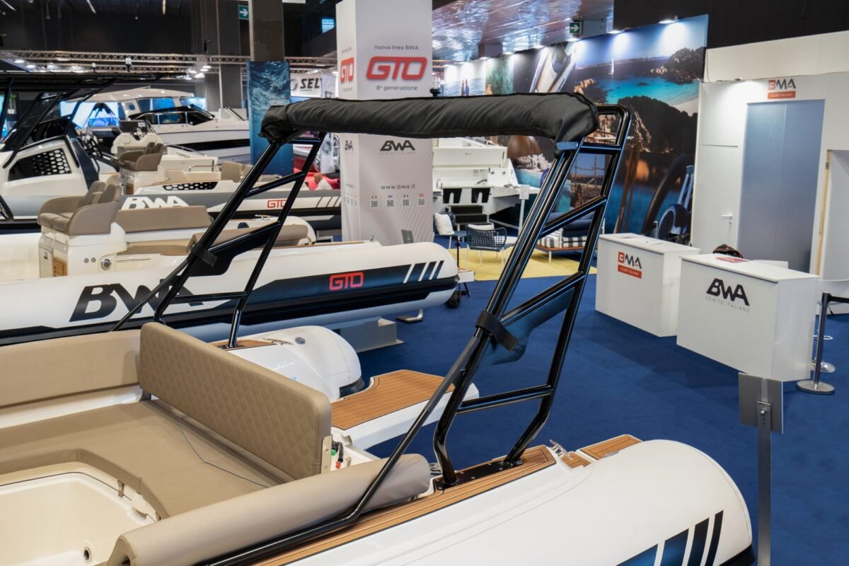 BWA GTO 278 expose au salon, roll-bar et sellerie