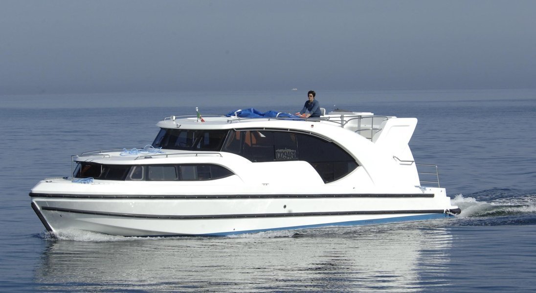 HOUSEBOAT Minuetto - bateau à moteur
