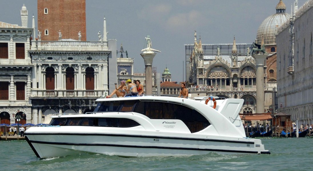 Houseboat Minuetto, navigation devant Venise