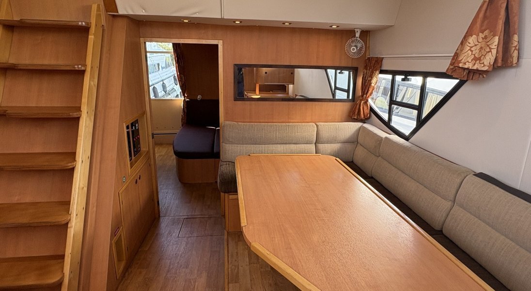Houseboat Minuetto, salon lumineux