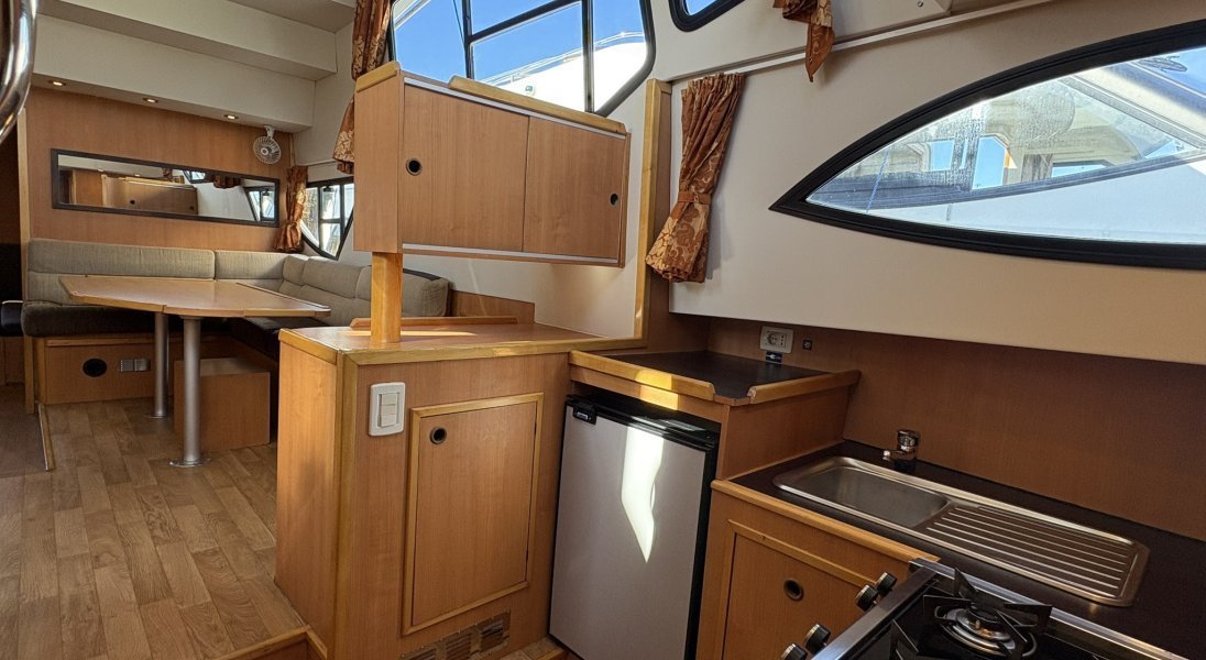 Houseboat Minuetto, cuisine en L equipee