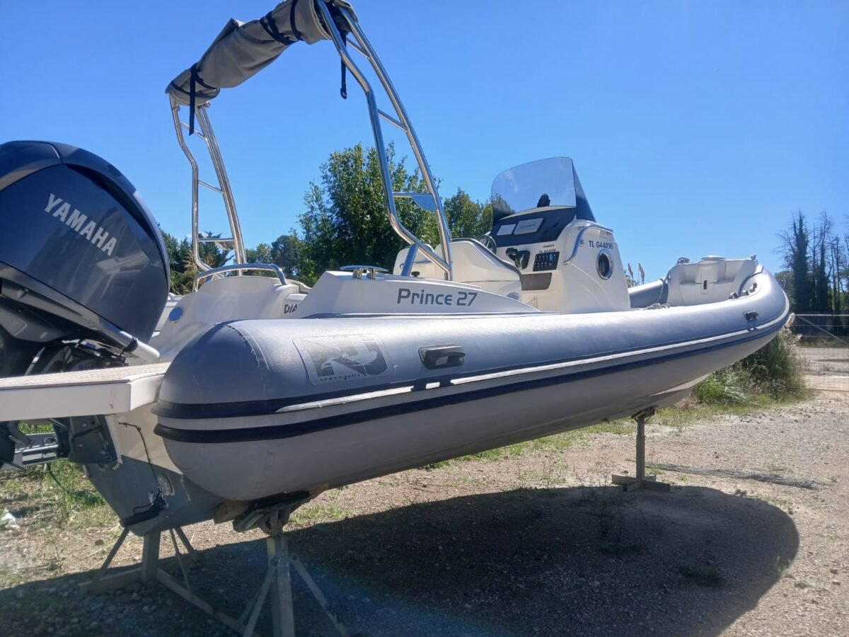 WhatsApp Image 2025-10-28 at 10.25.56 NUOVA JOLLY PRINCE 27 CABIN – 2022 – YAMAHA 300 CV