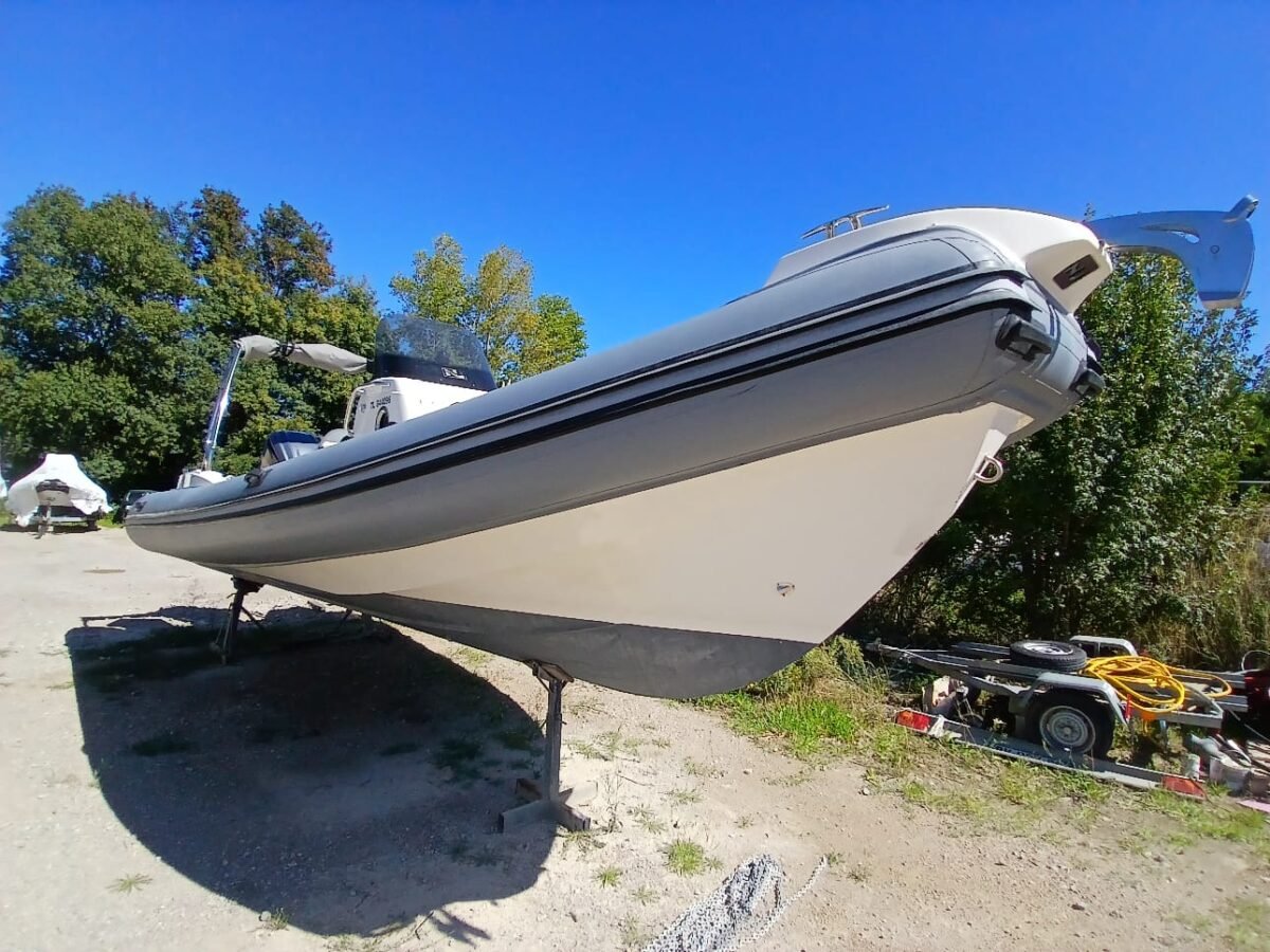 WhatsApp Image 2025-10-28 at 10.25.57 (1) NUOVA JOLLY PRINCE 27 CABIN – 2022 – YAMAHA 300 CV