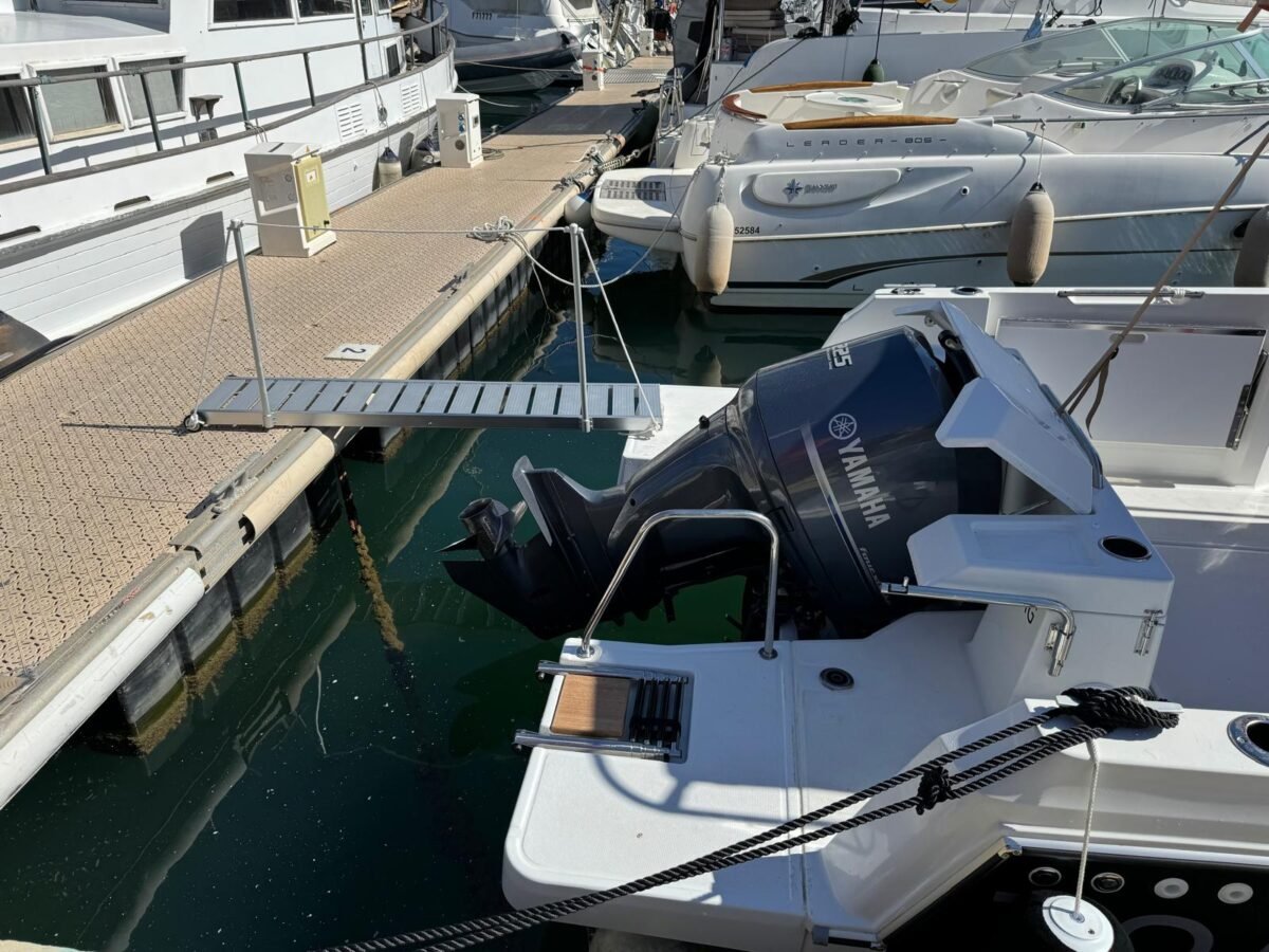 WhatsApp Image 2025-10-28 at 10.33.40 JEANNEAU MERRY FISHER 795 Série 2 – 2024 – YAMAHA F225 BETX