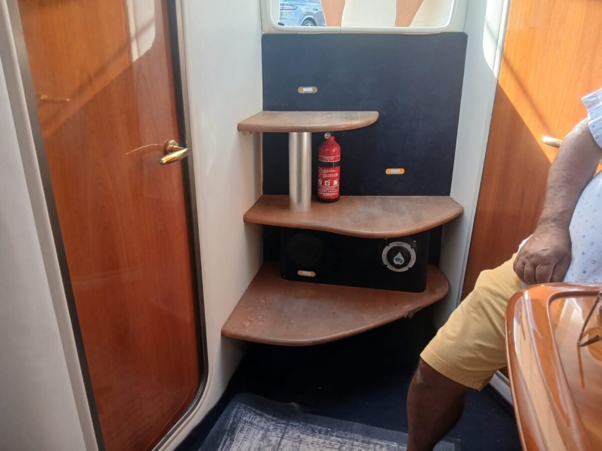 WhatsApp Image 2025-10-28 at 10.36.01 CRANCHI ZAFFIRO 34 OPEN – 2009 – 2 × VOLVO 260 CV