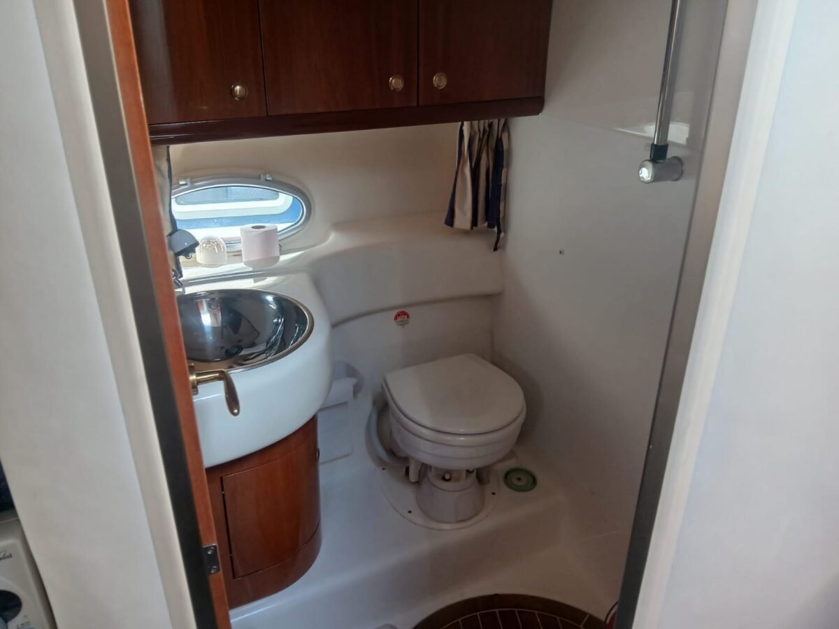 WhatsApp Image 2025-10-28 at 10.36.02 (2) - Copie CRANCHI ZAFFIRO 34 OPEN – 2009 – 2 × VOLVO 260 CV