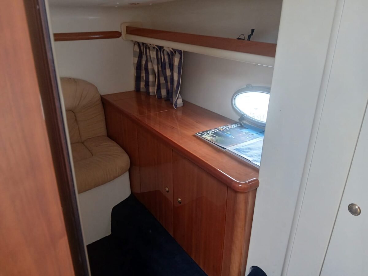 WhatsApp Image 2025-10-28 at 10.36.03 (2) - Copie CRANCHI ZAFFIRO 34 OPEN – 2009 – 2 × VOLVO 260 CV