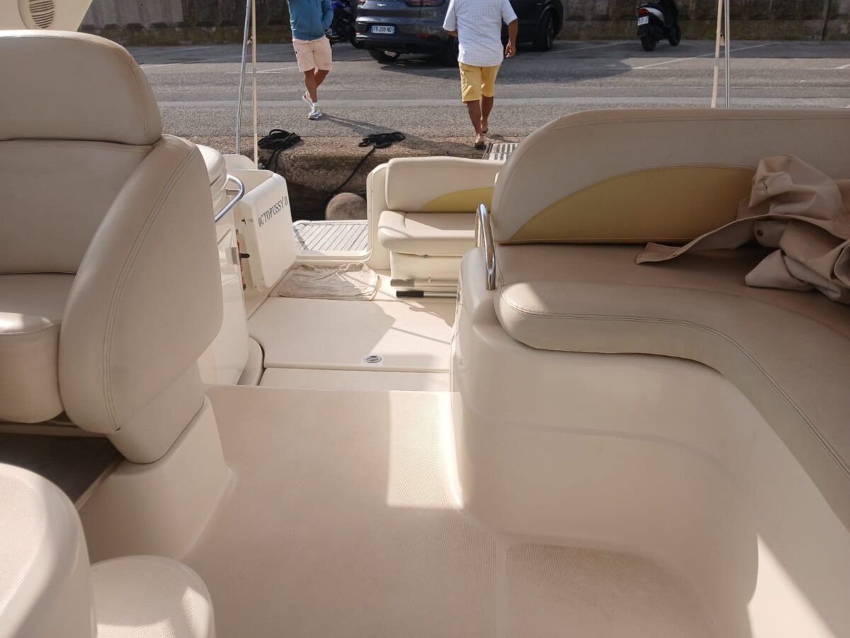 WhatsApp Image 2025-10-28 at 10.36.04 (2) - Copie CRANCHI ZAFFIRO 34 OPEN – 2009 – 2 × VOLVO 260 CV