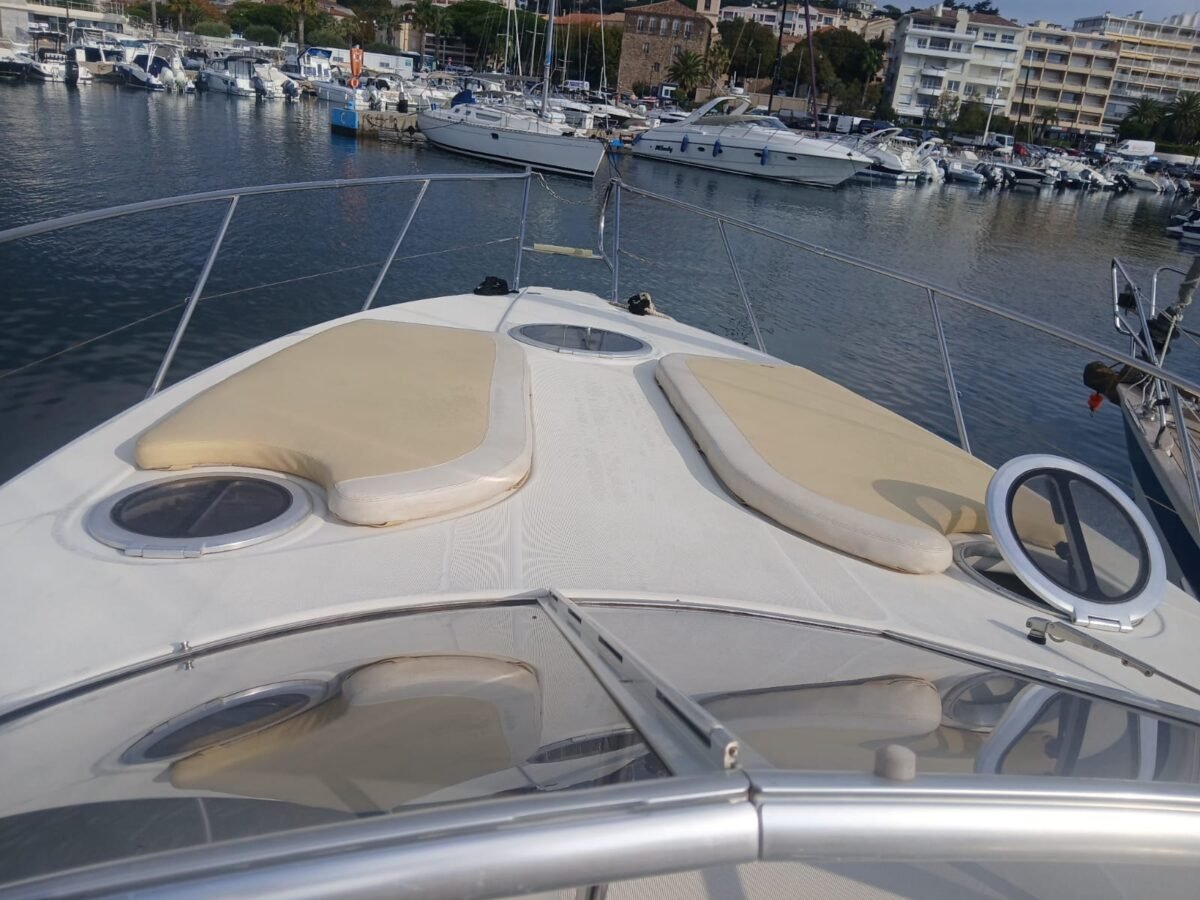 WhatsApp Image 2025-10-28 at 10.36.04 (3) - Copie CRANCHI ZAFFIRO 34 OPEN – 2009 – 2 × VOLVO 260 CV