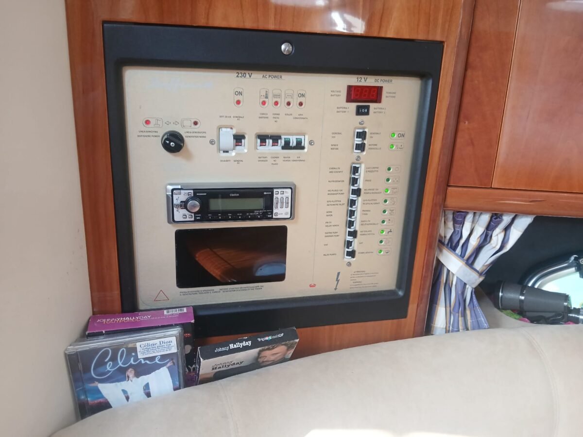 WhatsApp Image 2025-10-28 at 10.36.04 - Copie CRANCHI ZAFFIRO 34 OPEN – 2009 – 2 × VOLVO 260 CV