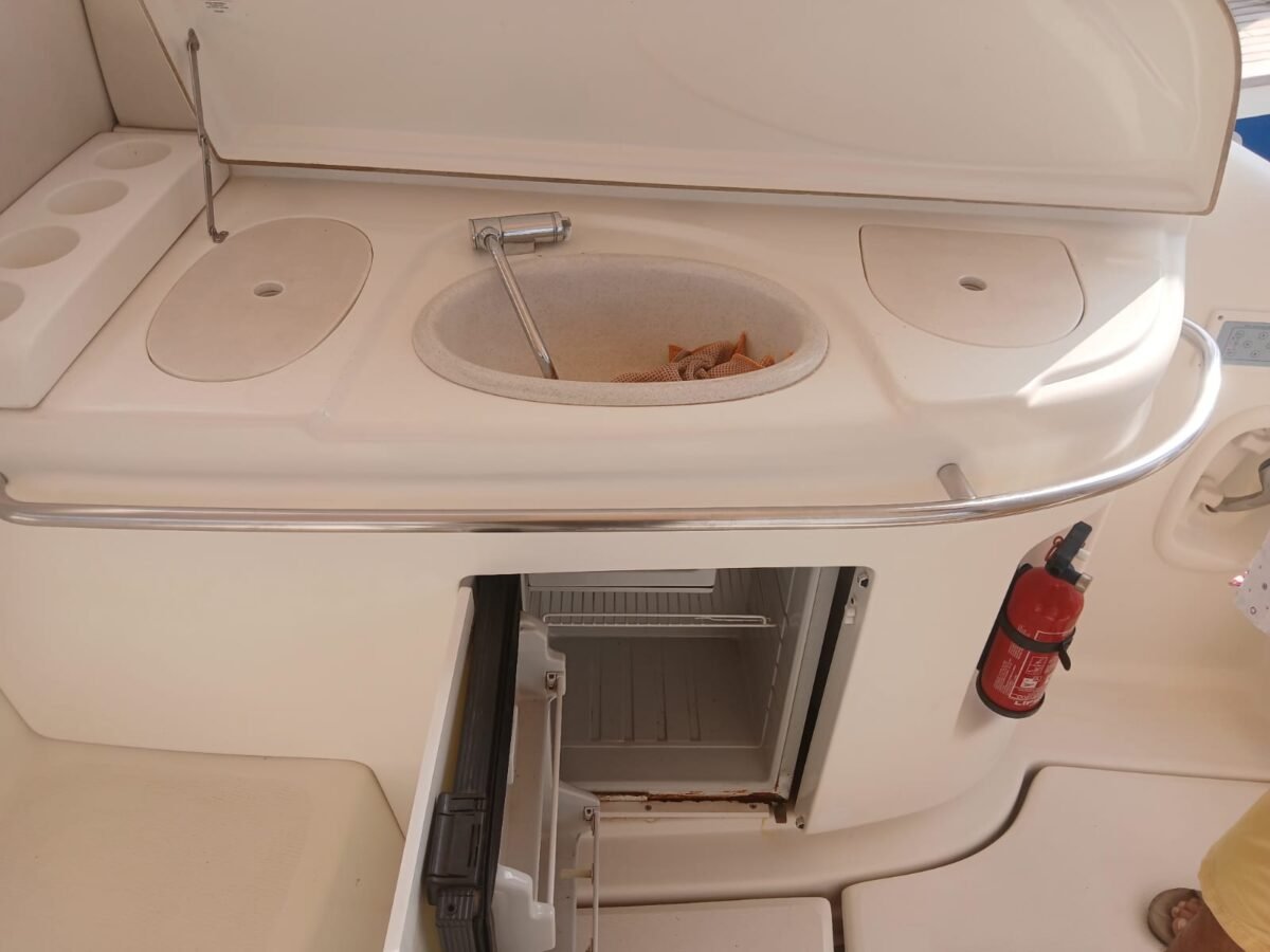 WhatsApp Image 2025-10-28 at 10.36.06 CRANCHI ZAFFIRO 34 OPEN – 2009 – 2 × VOLVO 260 CV