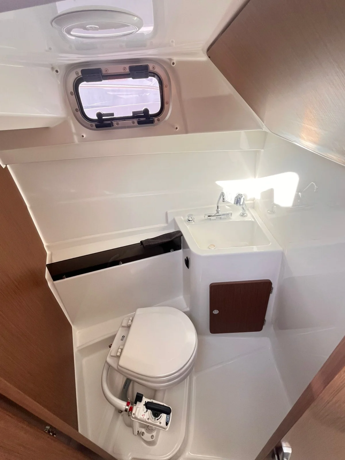 antares 807 BENETEAU ANTARES 8 – 2019 – 200 CV SUZUKI – État irréprochable