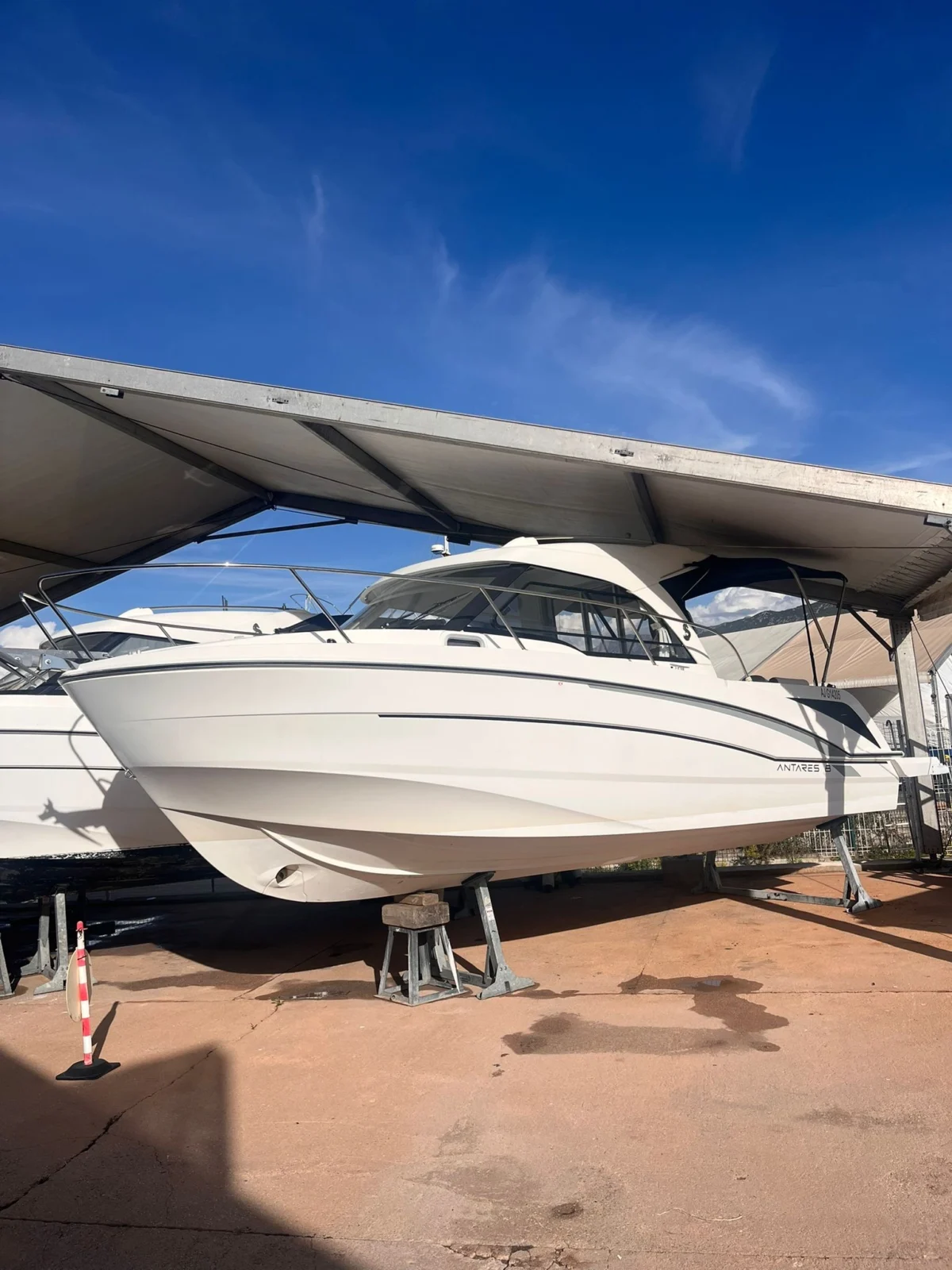 antares 810 BENETEAU ANTARES 8 – 2019 – 200 CV SUZUKI – État irréprochable