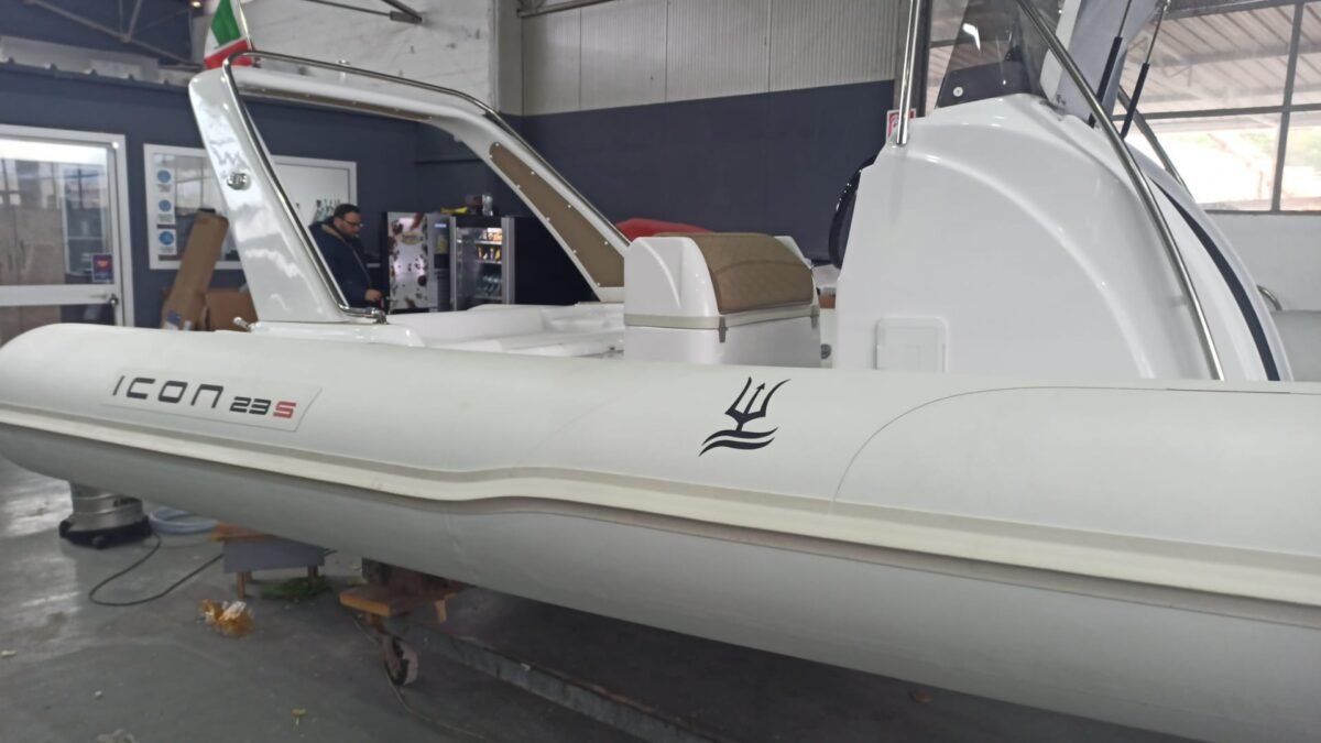 icon 23 s2 ICON 23 S Superbe semi-rigide 250 CV SUZUKI