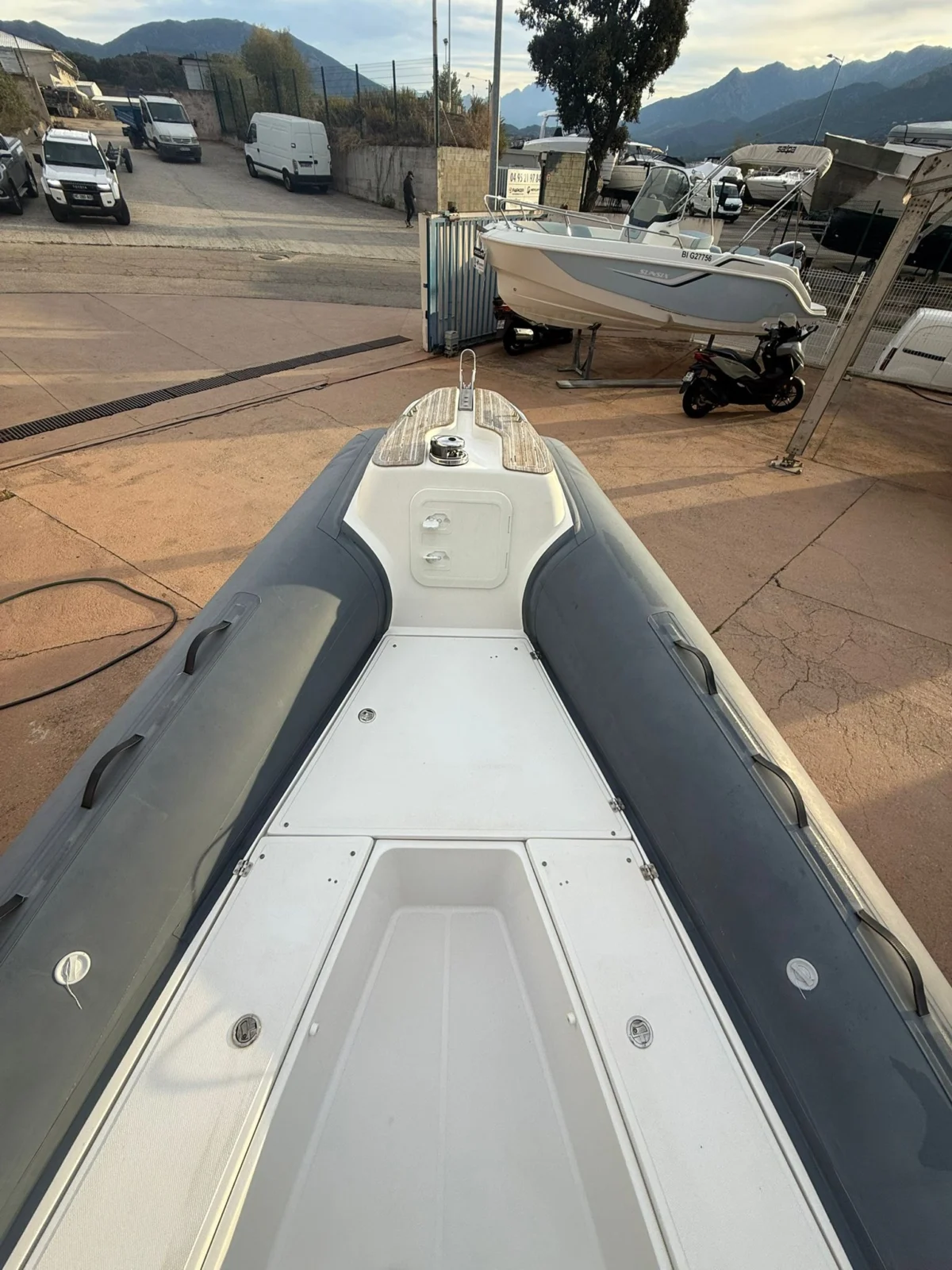 whatsapp_image_2025_10_20_at_08.48.34 (1) BLACK FIN BLACK FIN 8 Elégance 8 occasion de 2015