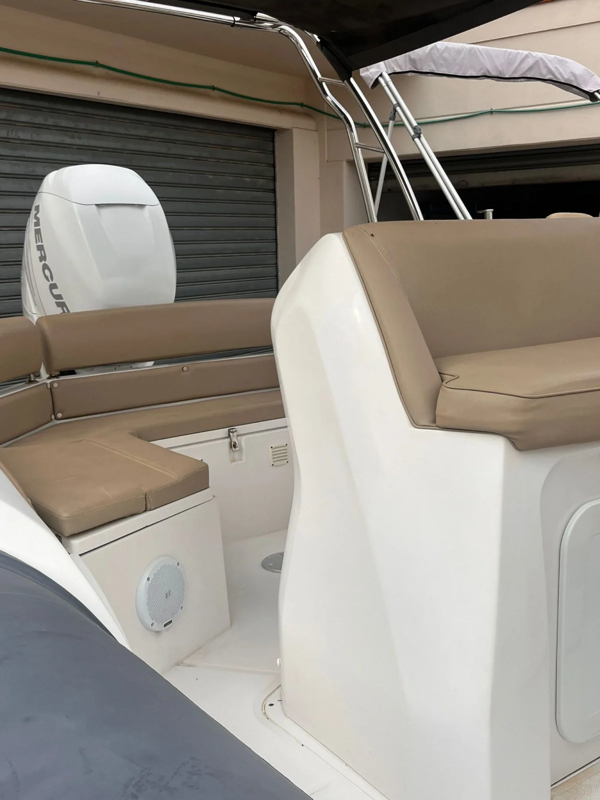 whatsapp_image_2025_10_20_at_10.51.07__1_ BLACK FIN BLACK FIN 8 Elégance 8 occasion de 2015