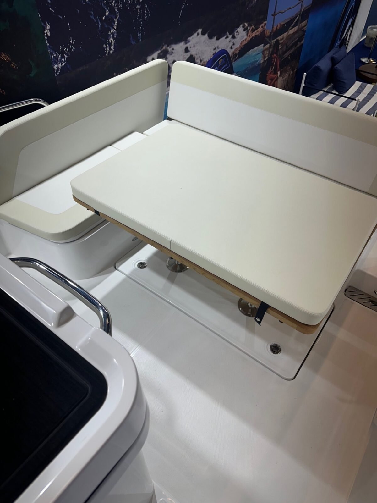 BMA X299 banquette cockpit latérale rabattable avec table