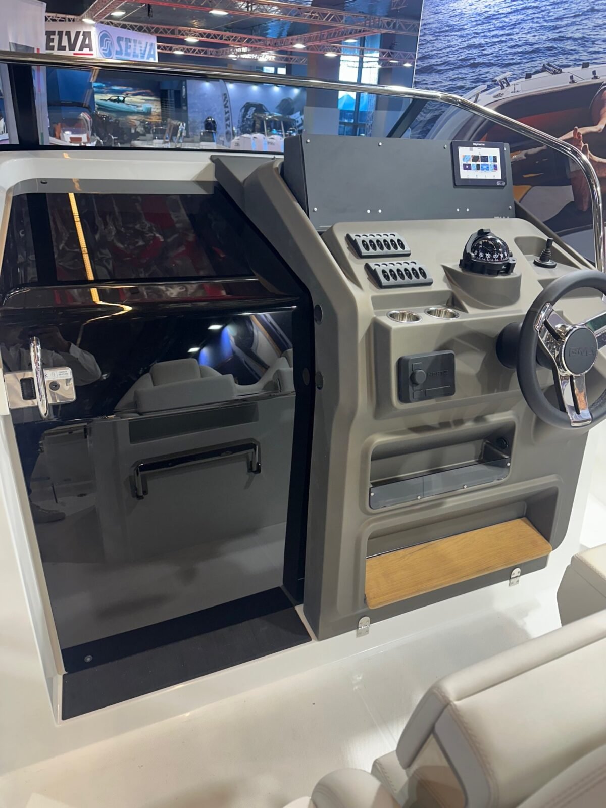 BMA X299 console de pilotage GPS instruments et accès cabine