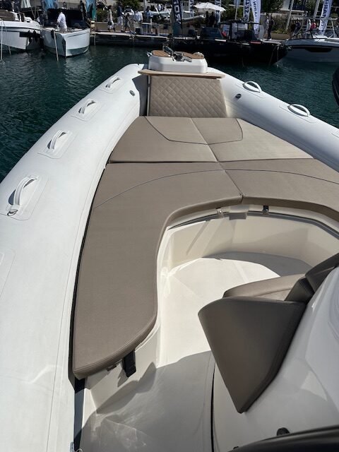 BWA GTO 308, bain de soleil de proue