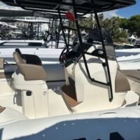 BWA GTO 308 cockpit et poste de pilotage avec T-top noir — vue intérieure