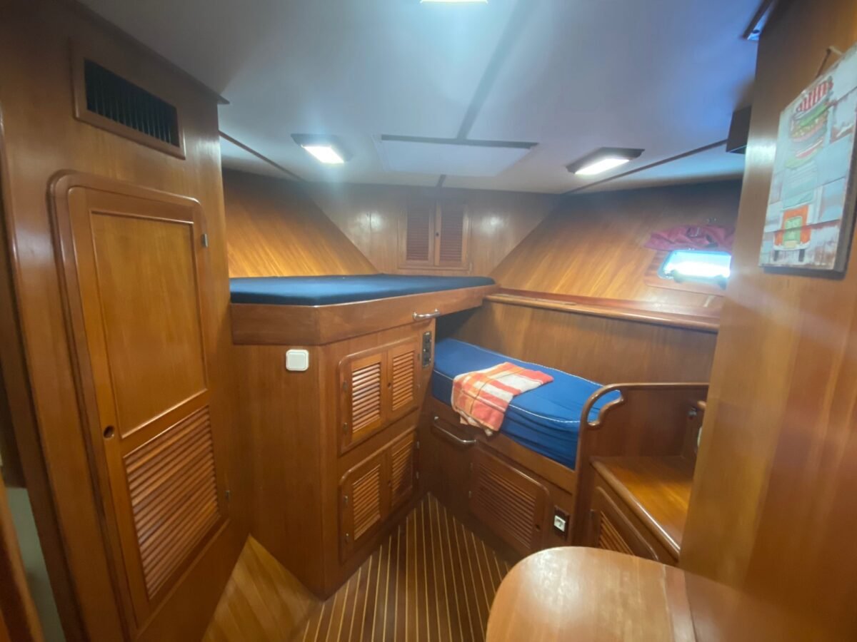 Trader 65 PROSPER II cabine invités lit double avec hublots Trader 65 PROSPER II cabine invités lit double avec hublots