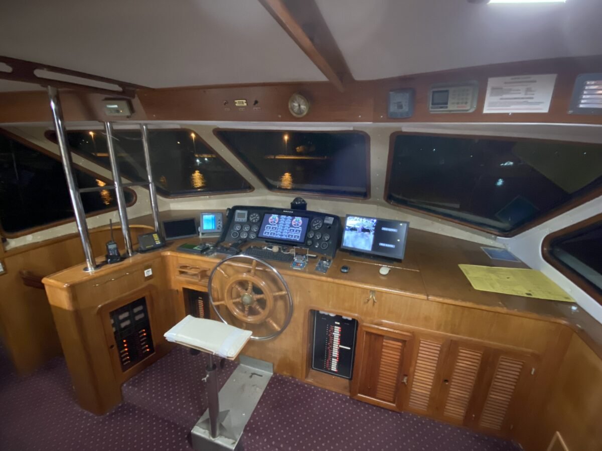 Trader 65 PROSPER II cabine propriétaire lit double salon et salle de bain Trader 65 PROSPER II cabine propriétaire lit double salon et salle de bain