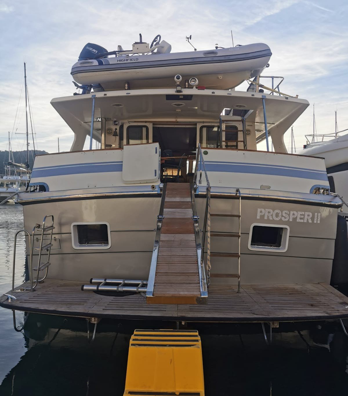 Trader 65 PROSPER II poupe avec passerelle hydraulique et annexe Highfield Trader 65 PROSPER II poupe avec passerelle hydraulique et annexe Highfield