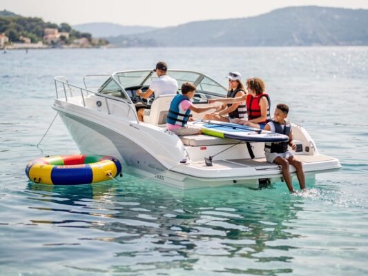 bouee tractee wakeboard sup quel equipement nautique choisir pour samuser en bateau sans se ruiner