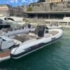 BWA GTO 328 vue latérale au port — profil complet boudins et plateforme arrière