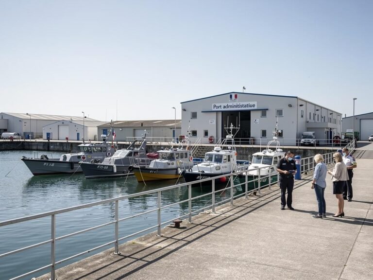 encheres de letat des douanes et des collectivites quand le service public vend des bateaux aux particuliers