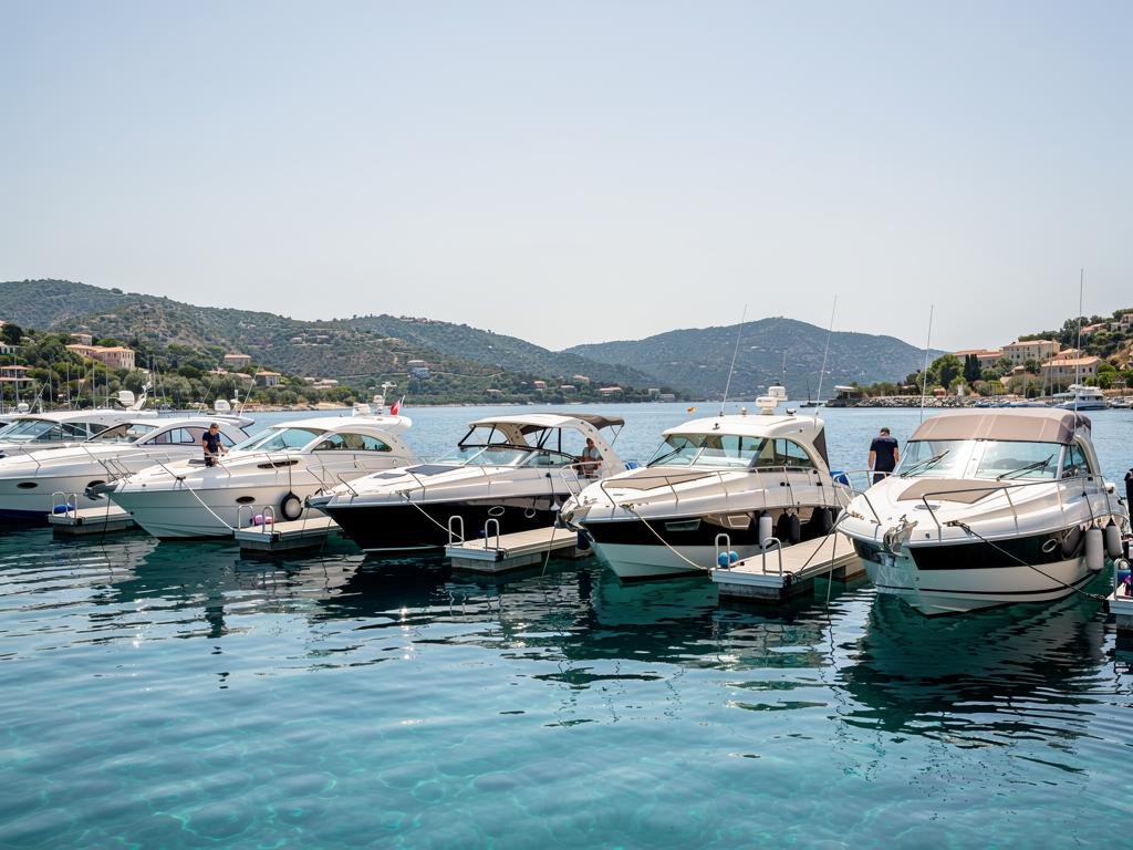 les 5 marques de bateaux a moteur qui tiennent le mieux la cote a la revente en 2026