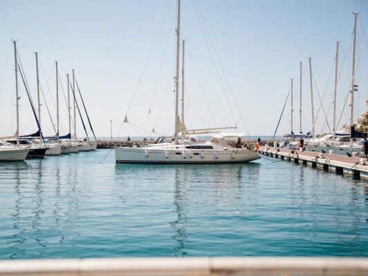 louer son bateau a quai comme hebergement insolite le guide 2026