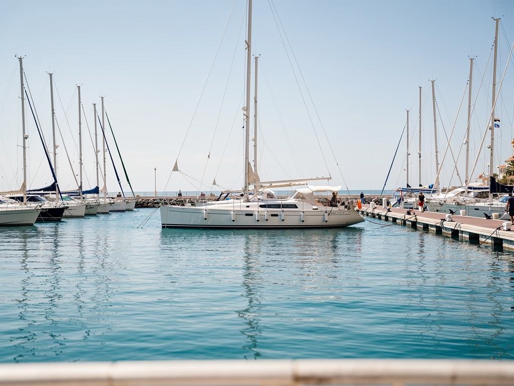 louer son bateau a quai comme hebergement insolite le guide 2026