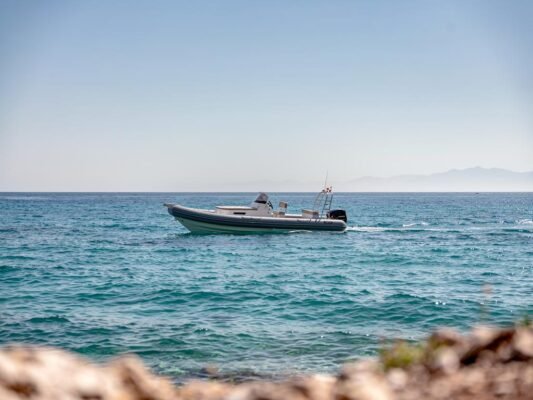 meilleurs semi rigides de 8 metres en 2026 comparatif complet bwa capelli joker boat zodiac et nuova jolly