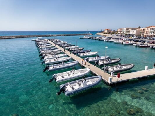 nouveautes 2025 les bateaux hors bord rigides et semi rigides qui domineront les ventes en 2026