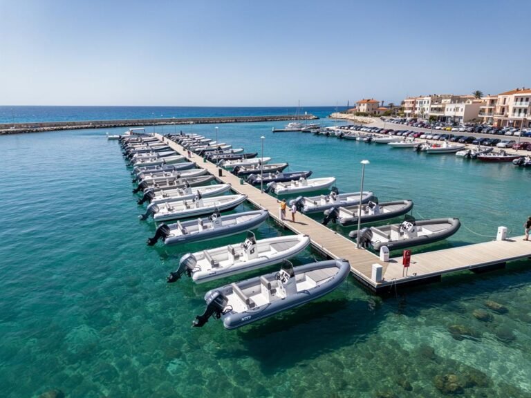 nouveautes 2025 les bateaux hors bord rigides et semi rigides qui domineront les ventes en 2026