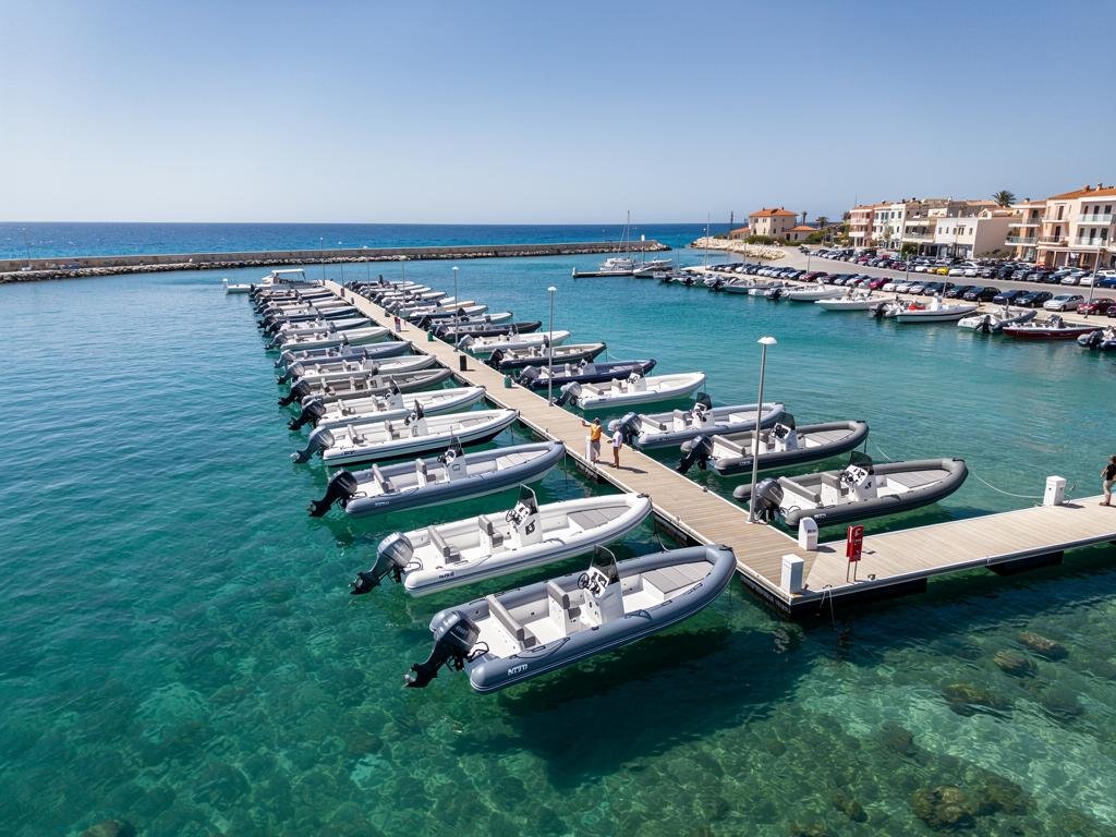 nouveautes 2025 les bateaux hors bord rigides et semi rigides qui domineront les ventes en 2026